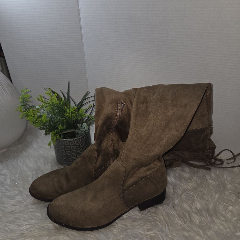 American Eagle Tan Suede Boots, Size 8 Women